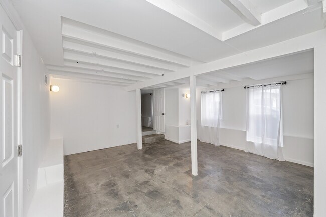 Building Photo - 1664 W 12th St