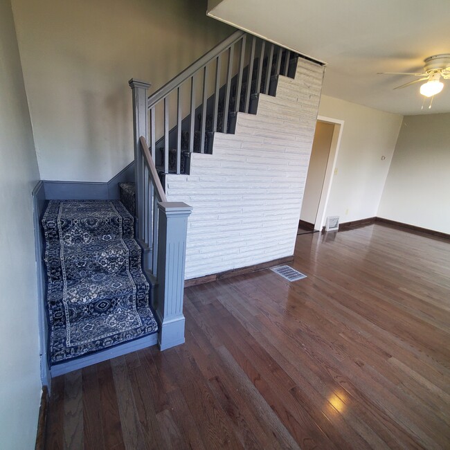 Building Photo - 6805 Flowerdale Ave