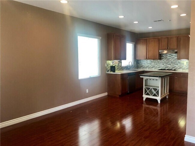 Foto del edificio - 16748 Broadmoor Way