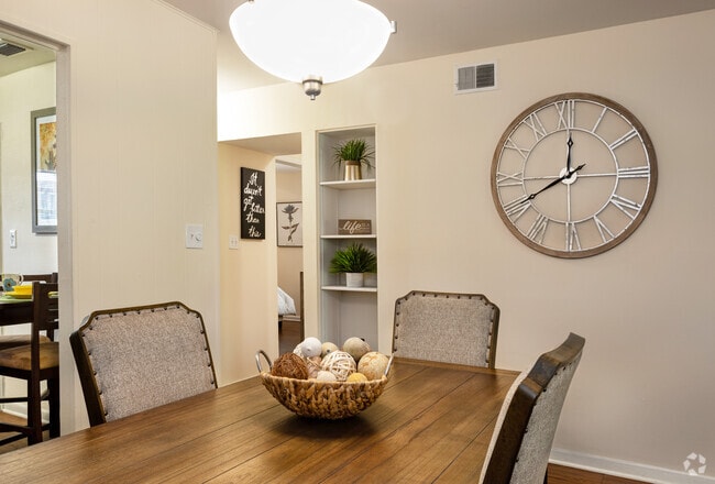 2BD/2BA - 1,275 SqFt - Dining Room - The Legacy Apartments