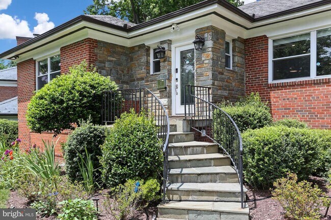 Foto del edificio - 1633 Kalmia Rd NW