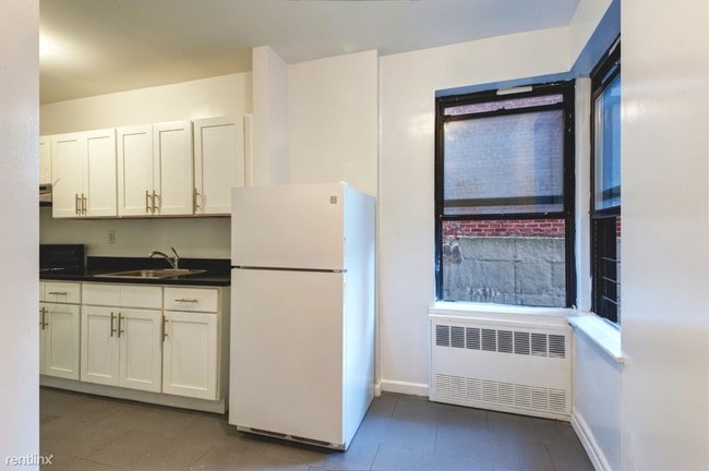 Building Photo - 4015 Hampton St