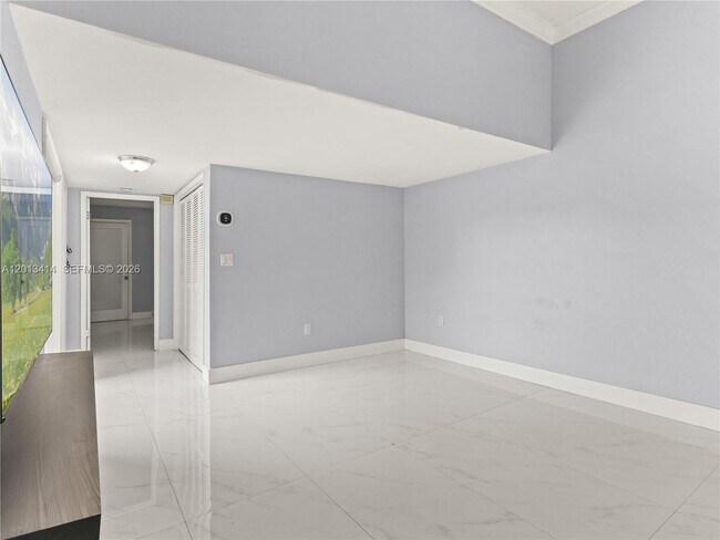 Foto del edificio - 9133 Fontainebleau Blvd