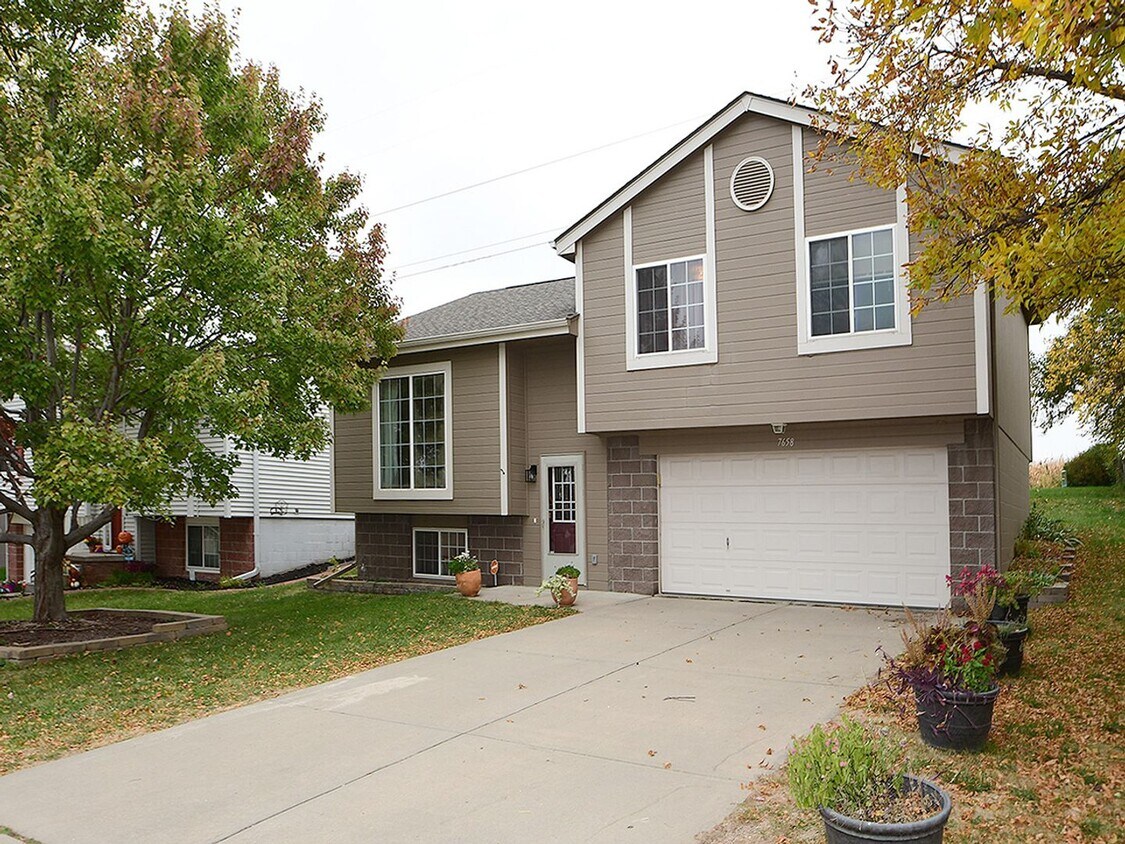 Foto principal - Inviting Home Minutes from Lake Cunningham...