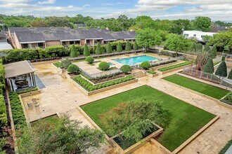 Building Photo - 2200 Willowick Rd