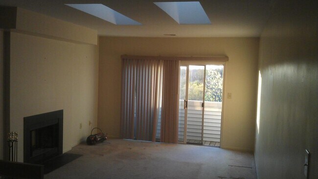 Building Photo - 206 Jesse Way