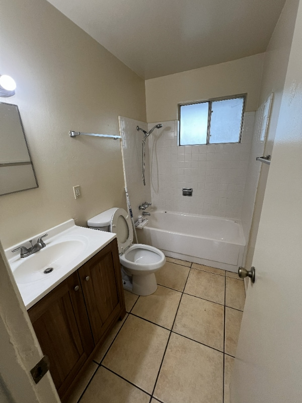 Building Photo - 224 E Granger Ave