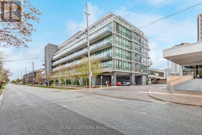 Building Photo - 8 Fieldway Rd