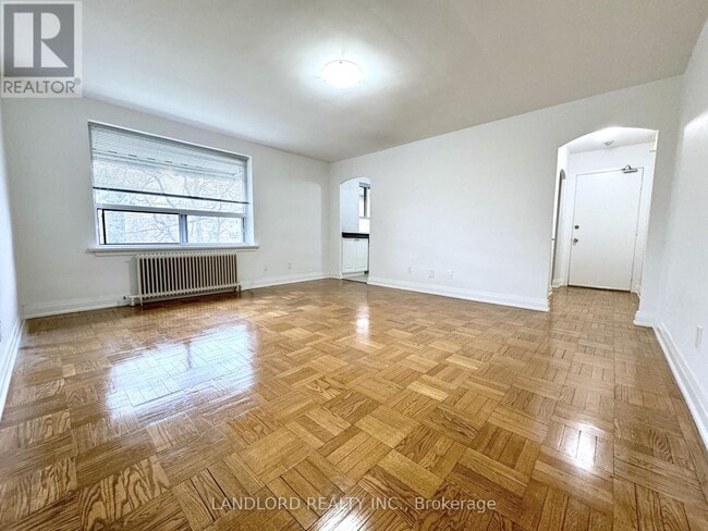 Building Photo - 2696-2696 Lake Shore Blvd W