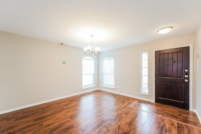 Foto del edificio - 14814 Dorray Ln