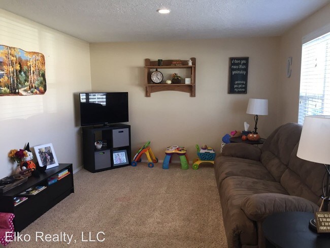 Foto del edificio - 6 br, 3 bath House - 281 Copper Street