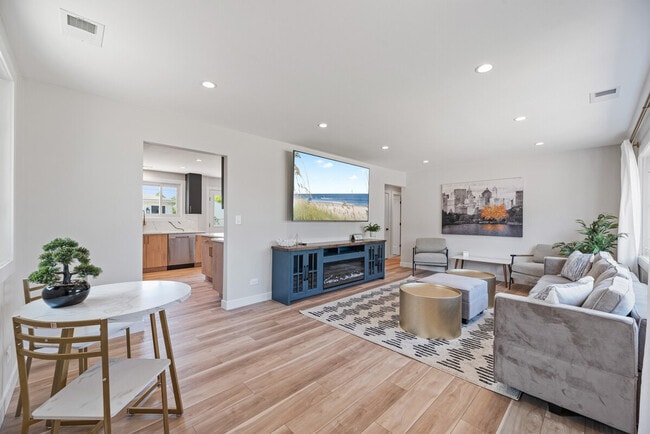 Building Photo - 1023 S Wolf Rd