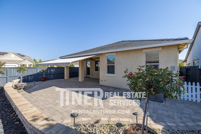 Building Photo - Luxury home in 55+ Community