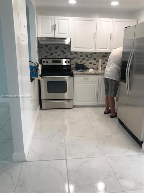 Foto del edificio - 8135 Sunrise Lakes Blvd