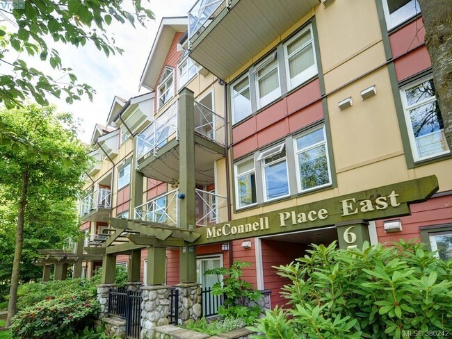 Building Photo - 409-655 Goldstream Ave
