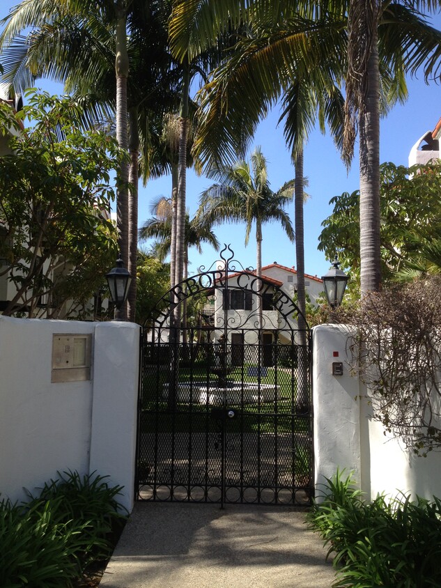 Primary Photo - 127 Bath St