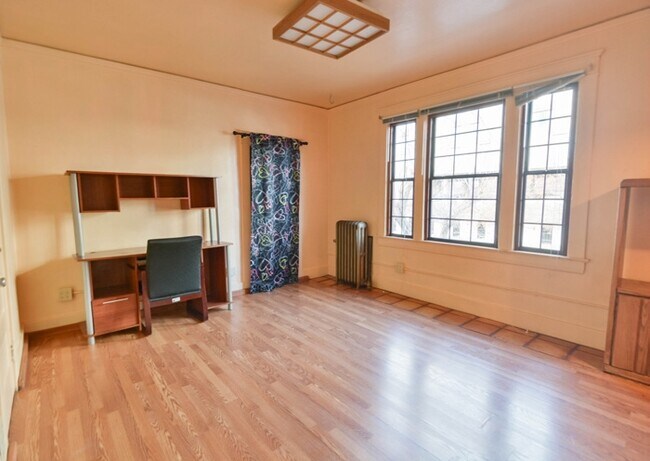 Interior Photo - 30 W 10th St