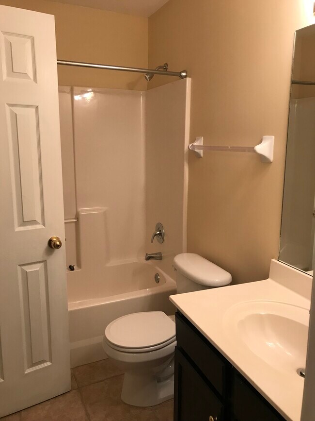 Building Photo - 1317 Island Pl E