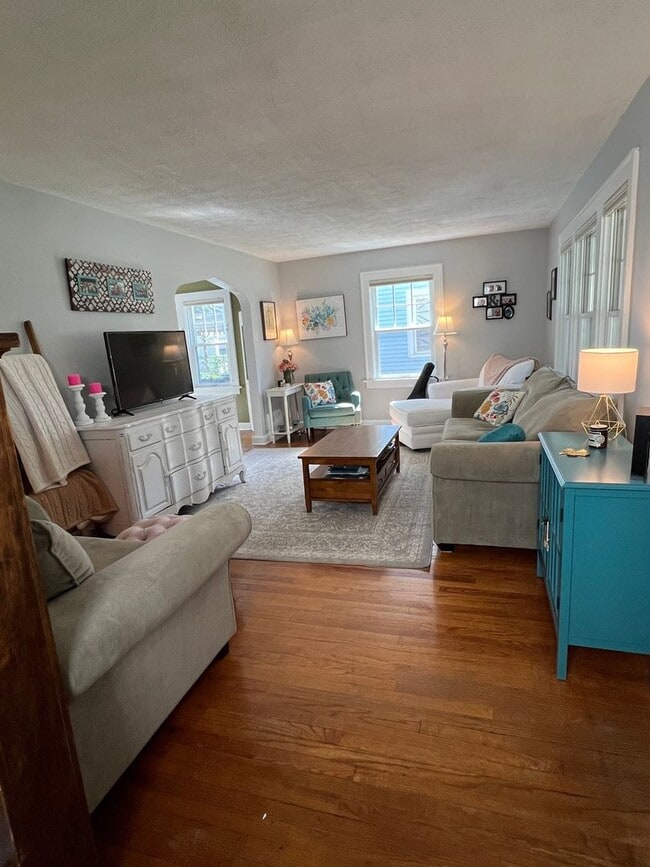 Building Photo - Charming 3 Bed/1 Bath Home in South Bend's...