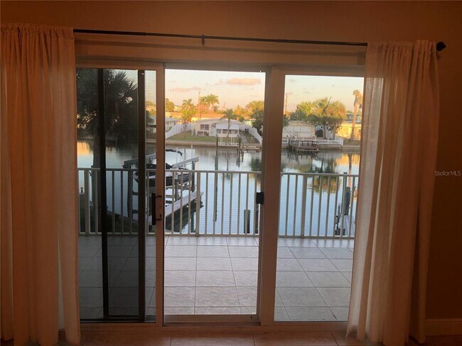 Foto del edificio - 11595 Gulf Blvd