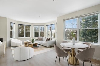 Building Photo - 107 Sutton Dr