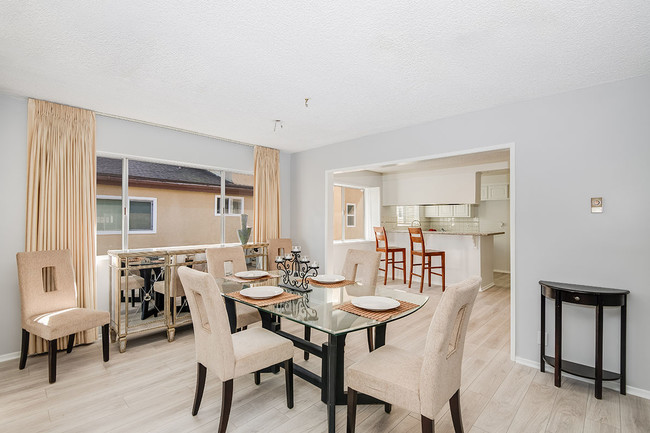 Dining area - 2025 Federal Ave