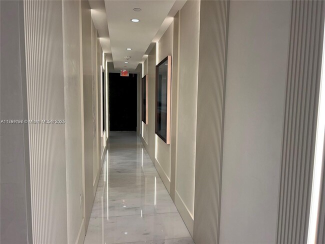 Building Photo - 17901 Collins Ave