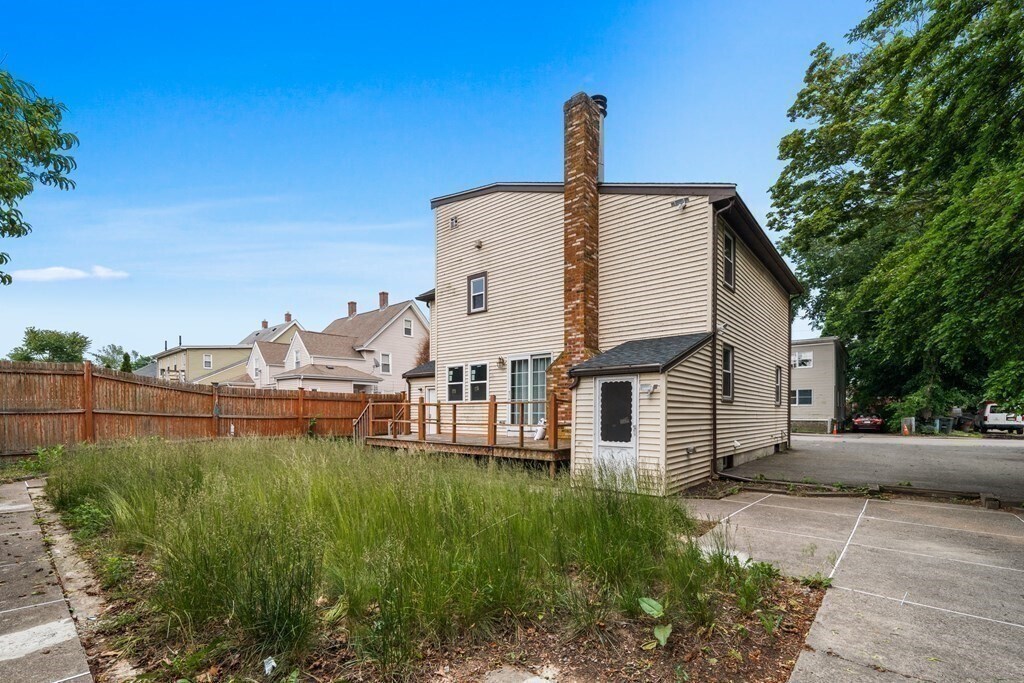 Primary Photo - 142 S Walnut St