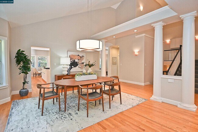 Foto del edificio - 421 Twin Oaks Ln