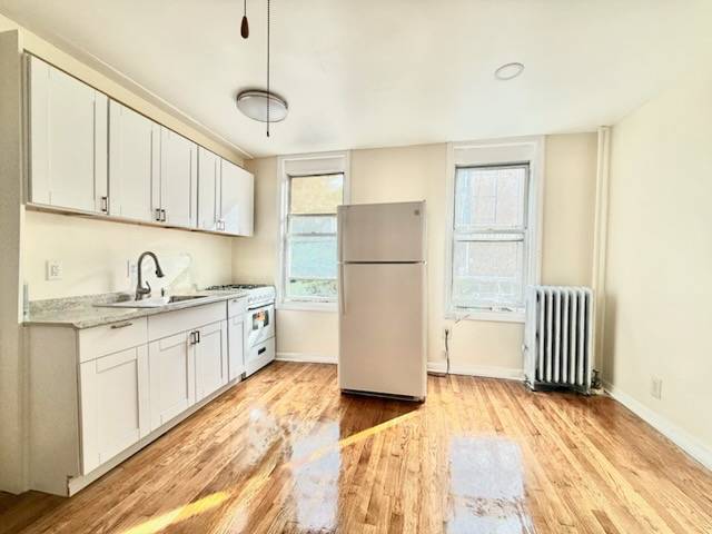 Foto del edificio - 325A Lewis Ave