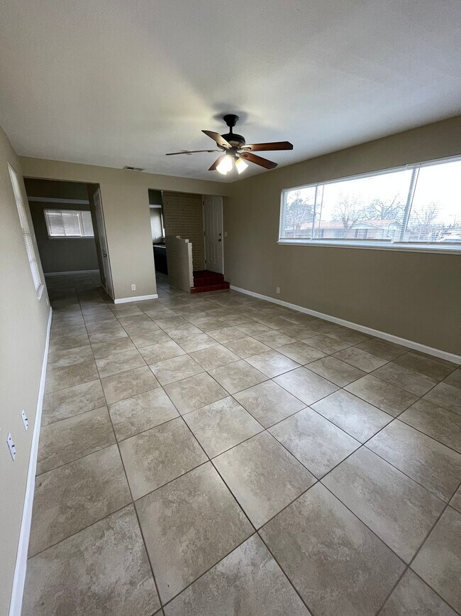 Building Photo - 3007 Bobolink St