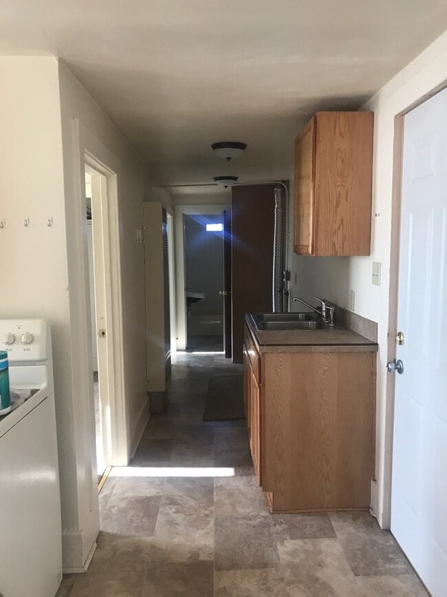 Building Photo - 150 S Kenwood St