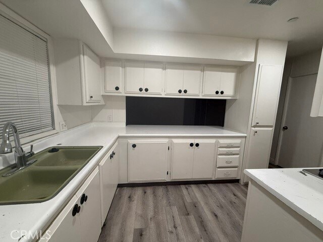 Foto del edificio - 8228 Beech Ave