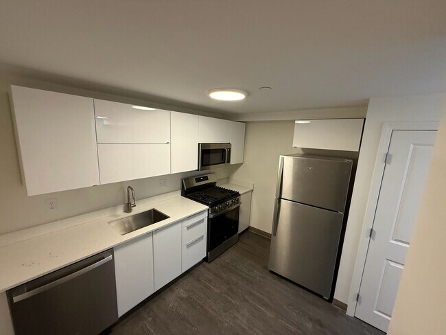 Foto del edificio - 9/1 Renovated 2BR @ Brigham Circle, central AC, new kitchen!