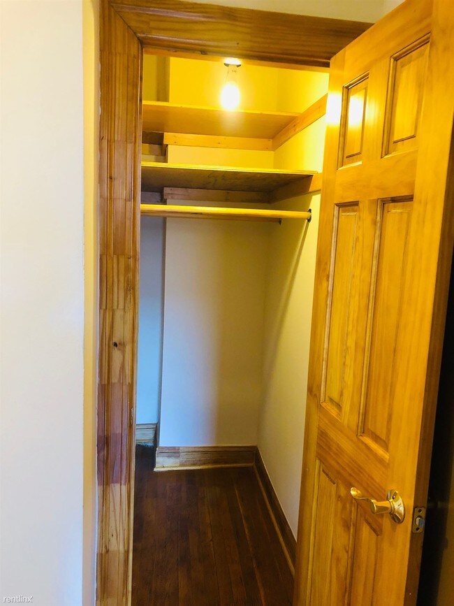 Building Photo - 2 br, 1 bath Apartment - 2310 42nd St