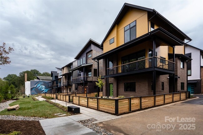 Building Photo - 1014 Polaris Wy