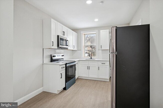 Foto del edificio - 2165 Conlyn St