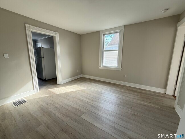 Foto del edificio - 3 Yost St