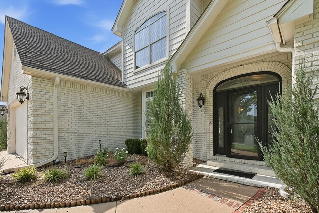 Building Photo - 408 W Fairway Ct