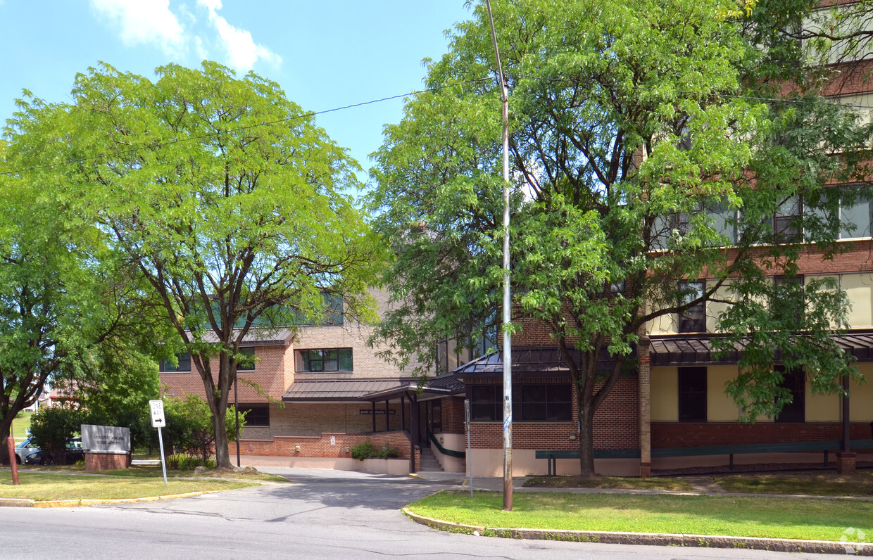 Building Photo - Ten Eyck Apartments