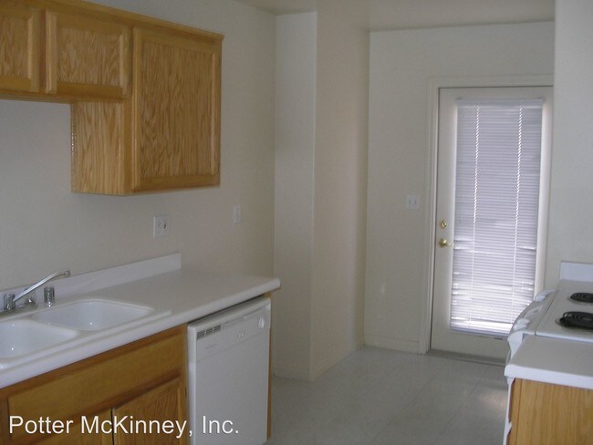 Building Photo - 725 Greenwood Meadow Ln