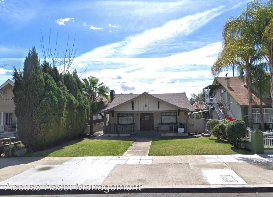Primary Photo - 421 W C St