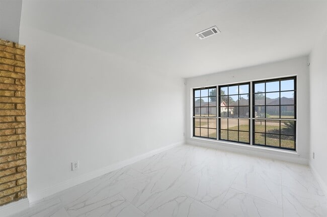 Foto del edificio - 9711 Bertwood St