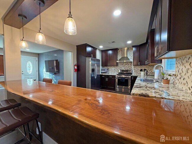 Foto del edificio - 7 Joseph Ct