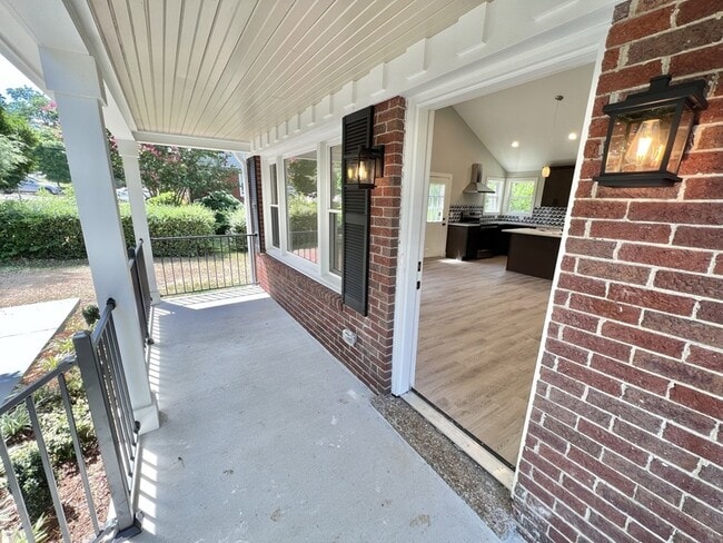 Building Photo - 307 James Ave