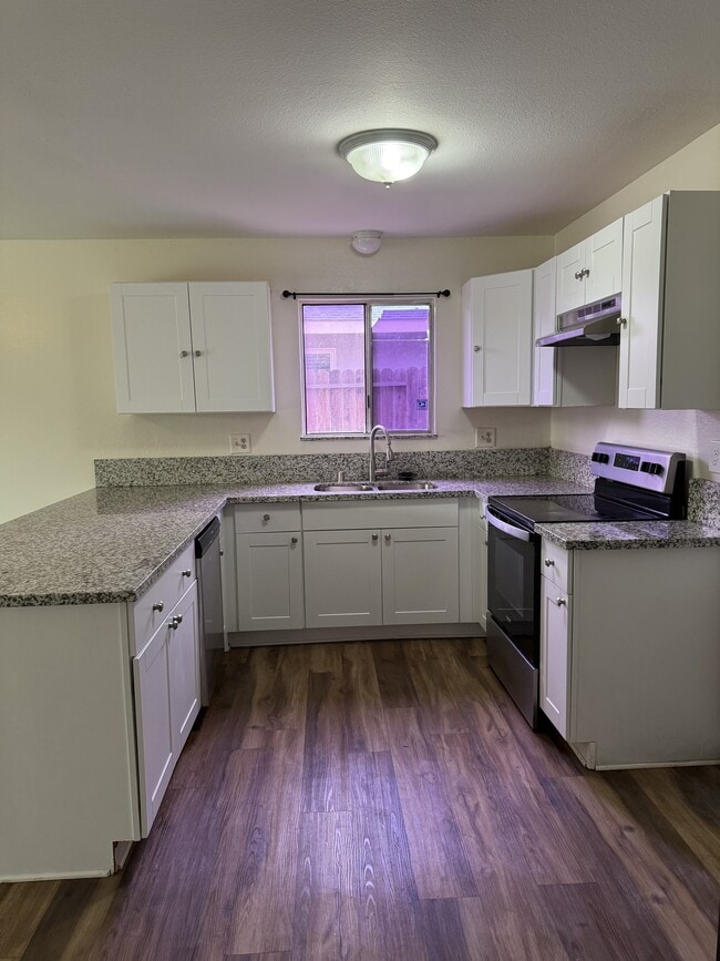 Building Photo - 683 Alpine Ave