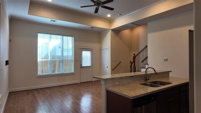 Foto del edificio - 902 W 20th St