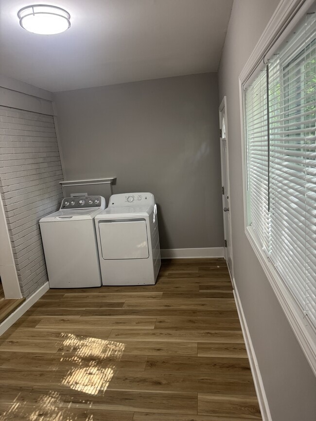 Foto del edificio - 2818 Fordwood Dr
