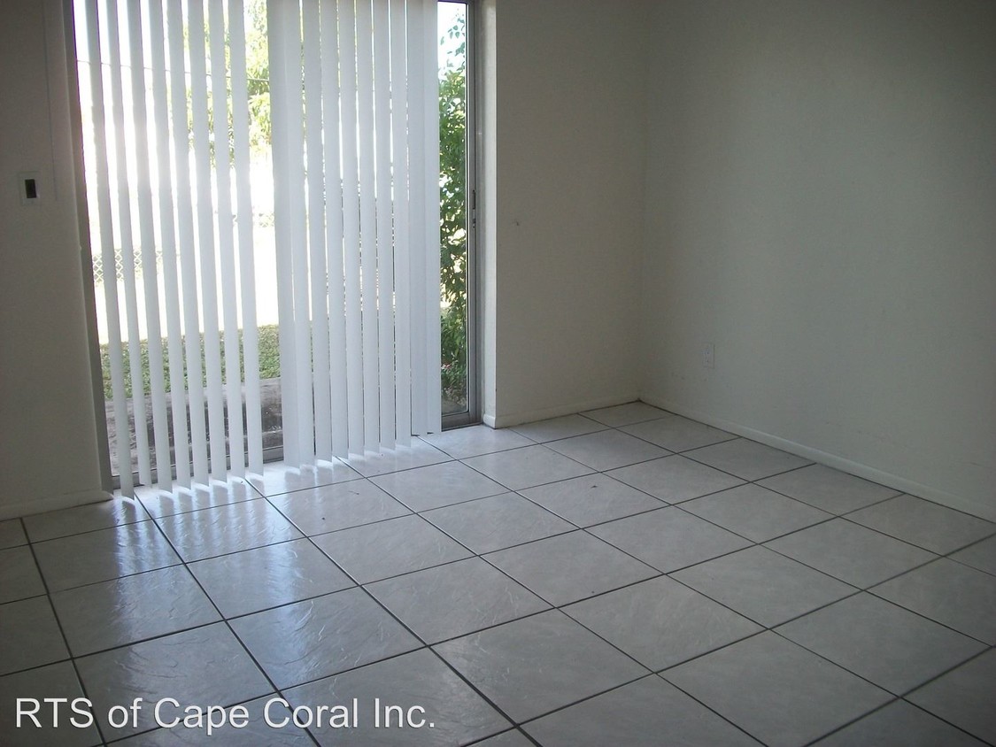 Building Photo - 319 Cape Coral Pkwy E