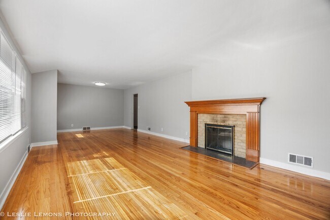 Foto del edificio - 329 E 8th Ave